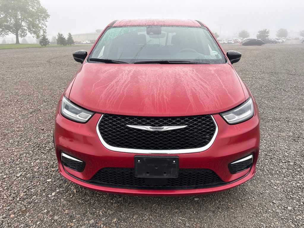 Used 2025 Chrysler Pacifica Select FWD image 2