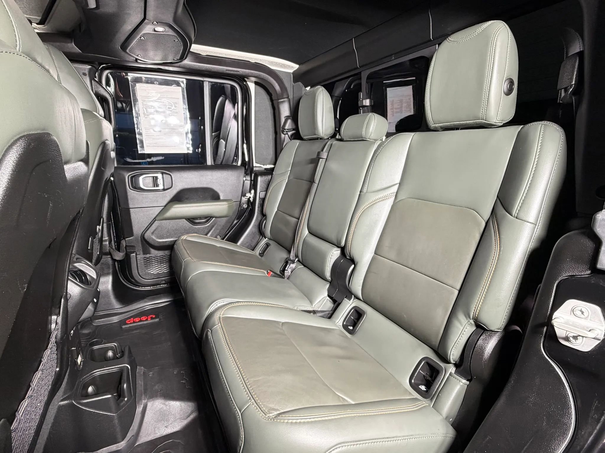 Used 2024 Jeep Gladiator Mojave AWD/4WD image 19