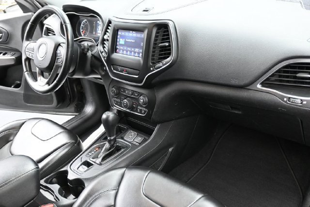 Used 2019 Jeep Cherokee Latitude Plus FWD image 34