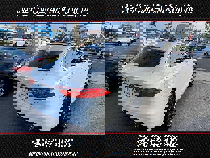 Used 2017 Jaguar XF image 4