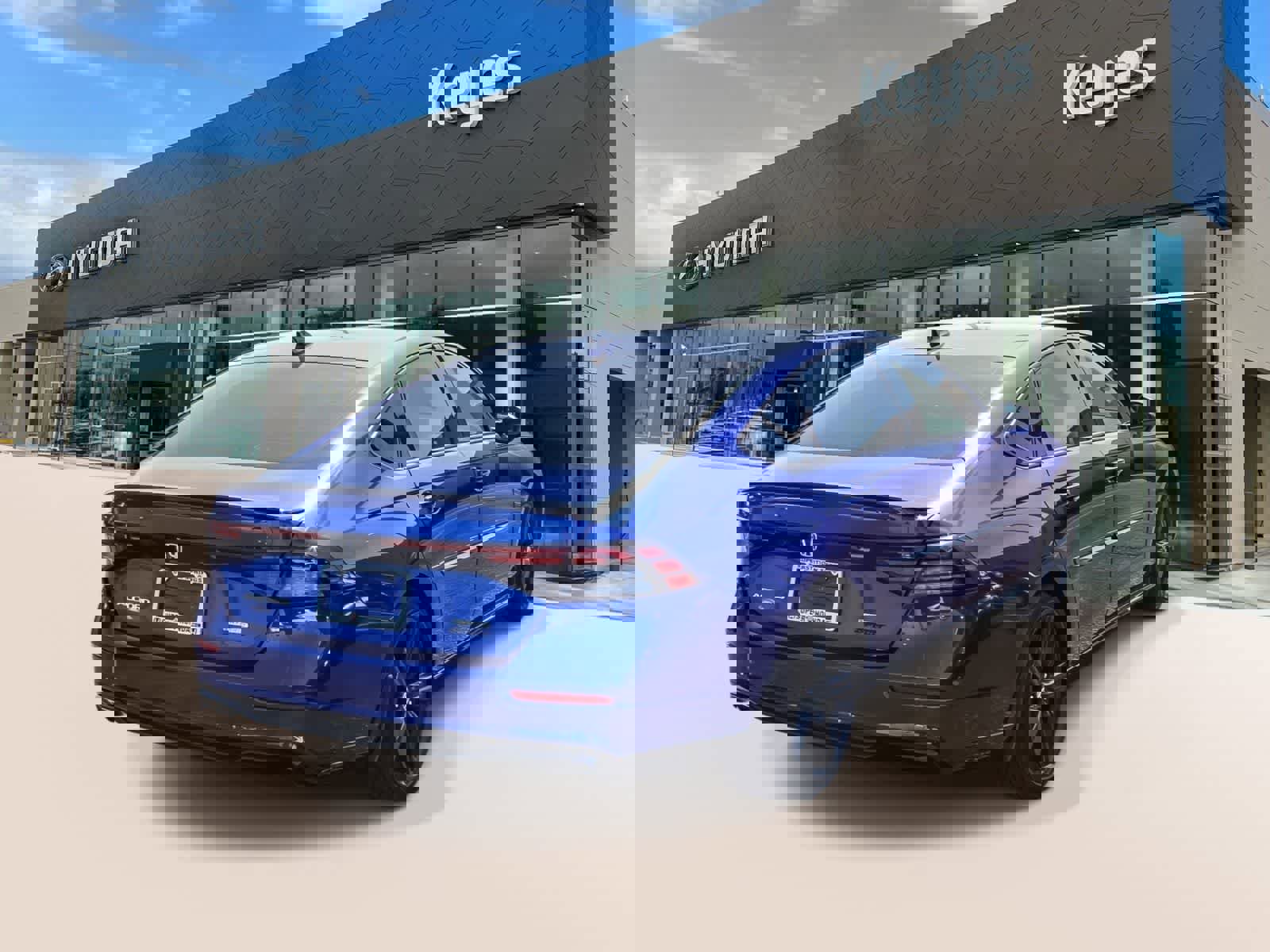 Used 2023 Honda Accord Sport image 4