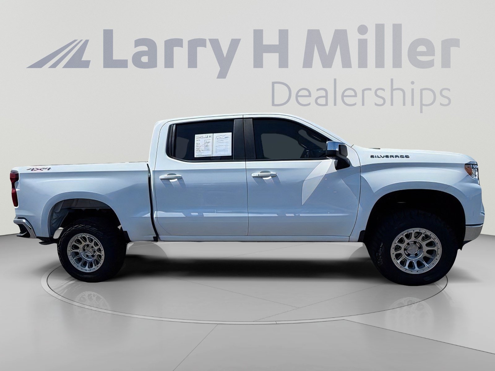 Used 2024 Chevrolet Silverado 1500 LT AWD/4WD image 6