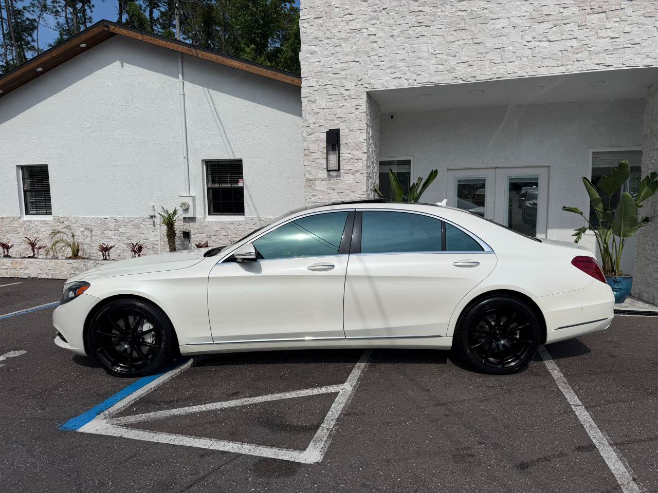 Used 2014 Mercedes-Benz S 550 Sedan image 2