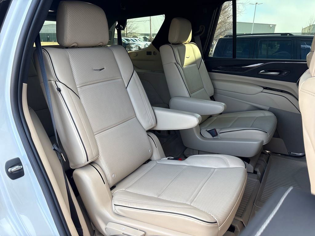 Used 2023 Cadillac Escalade Premium Luxury image 58