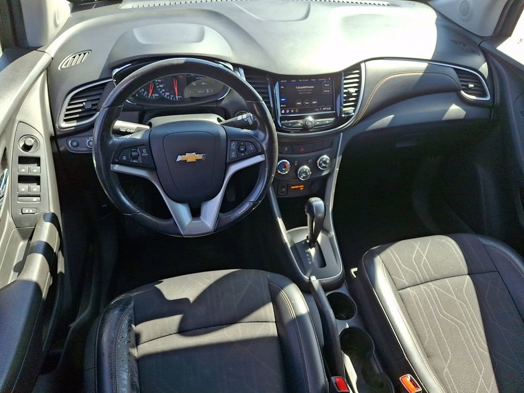 Used 2020 Chevrolet Trax LT w/ LT Convenience Package image 2