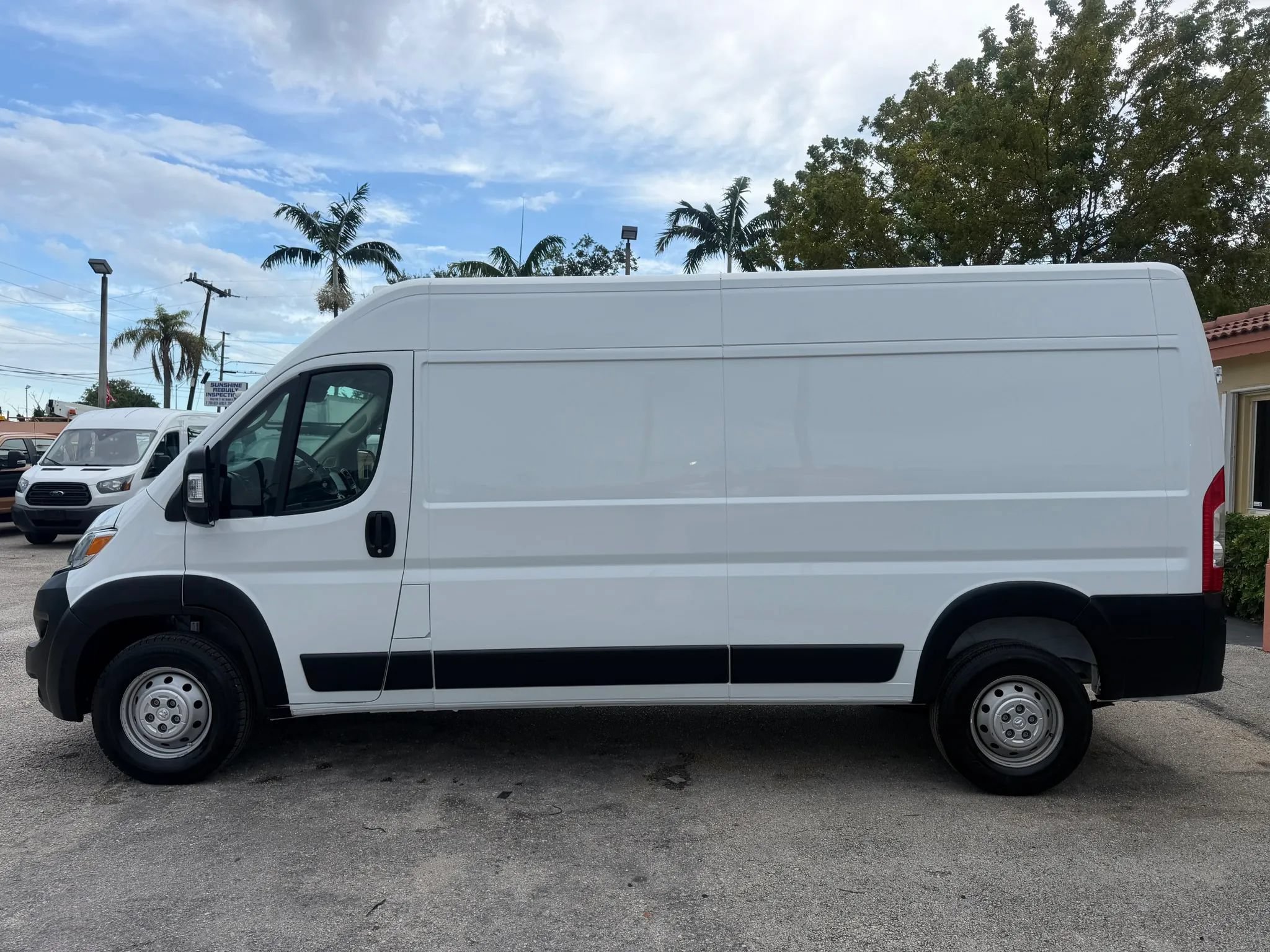 Used 2024 RAM ProMaster 2500 w/ Convenience Group FWD image 2