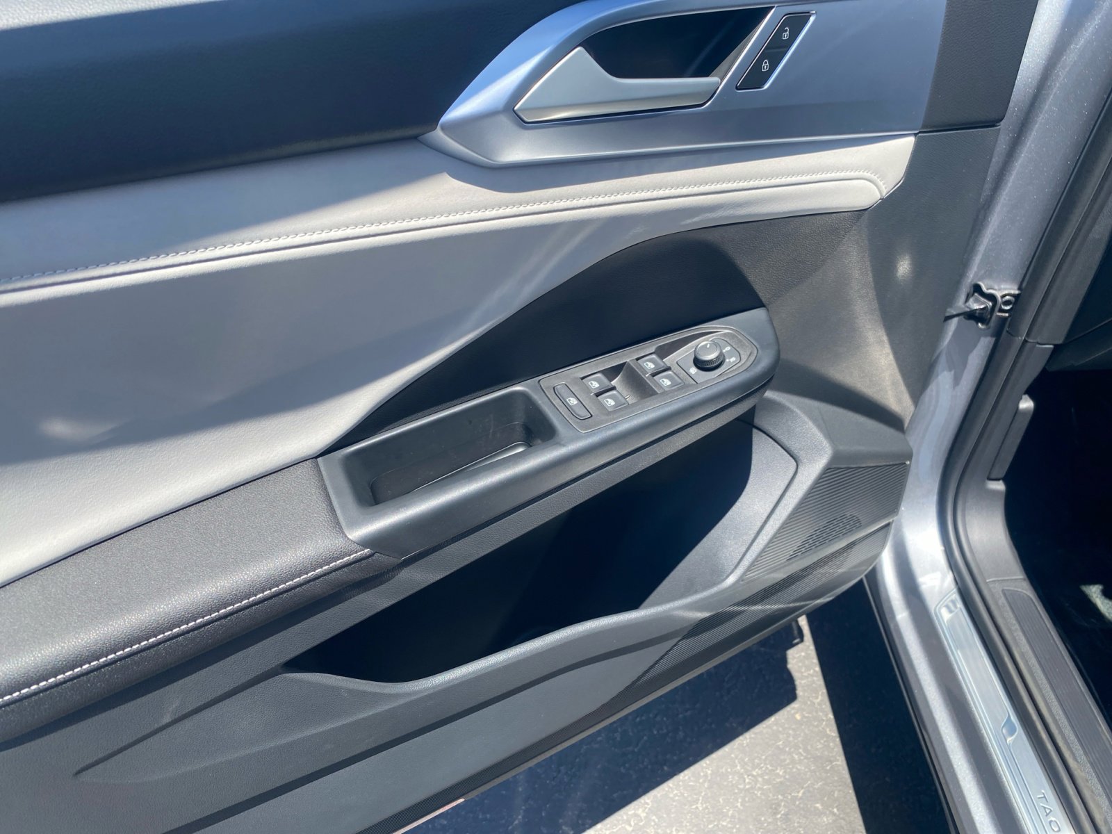 New 2025 Volkswagen Taos SE image 13