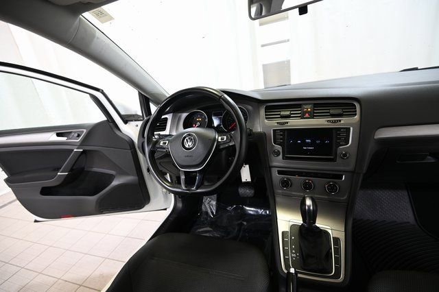 Used 2017 Volkswagen Golf S image 25