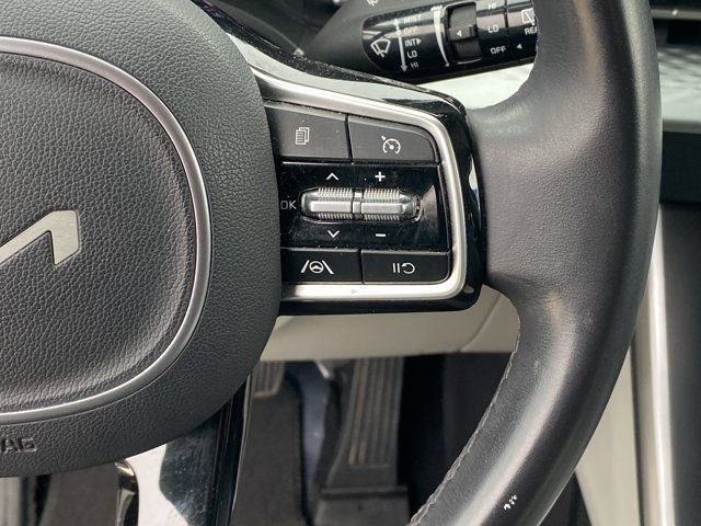 Used 2023 Kia Carnival LX image 38