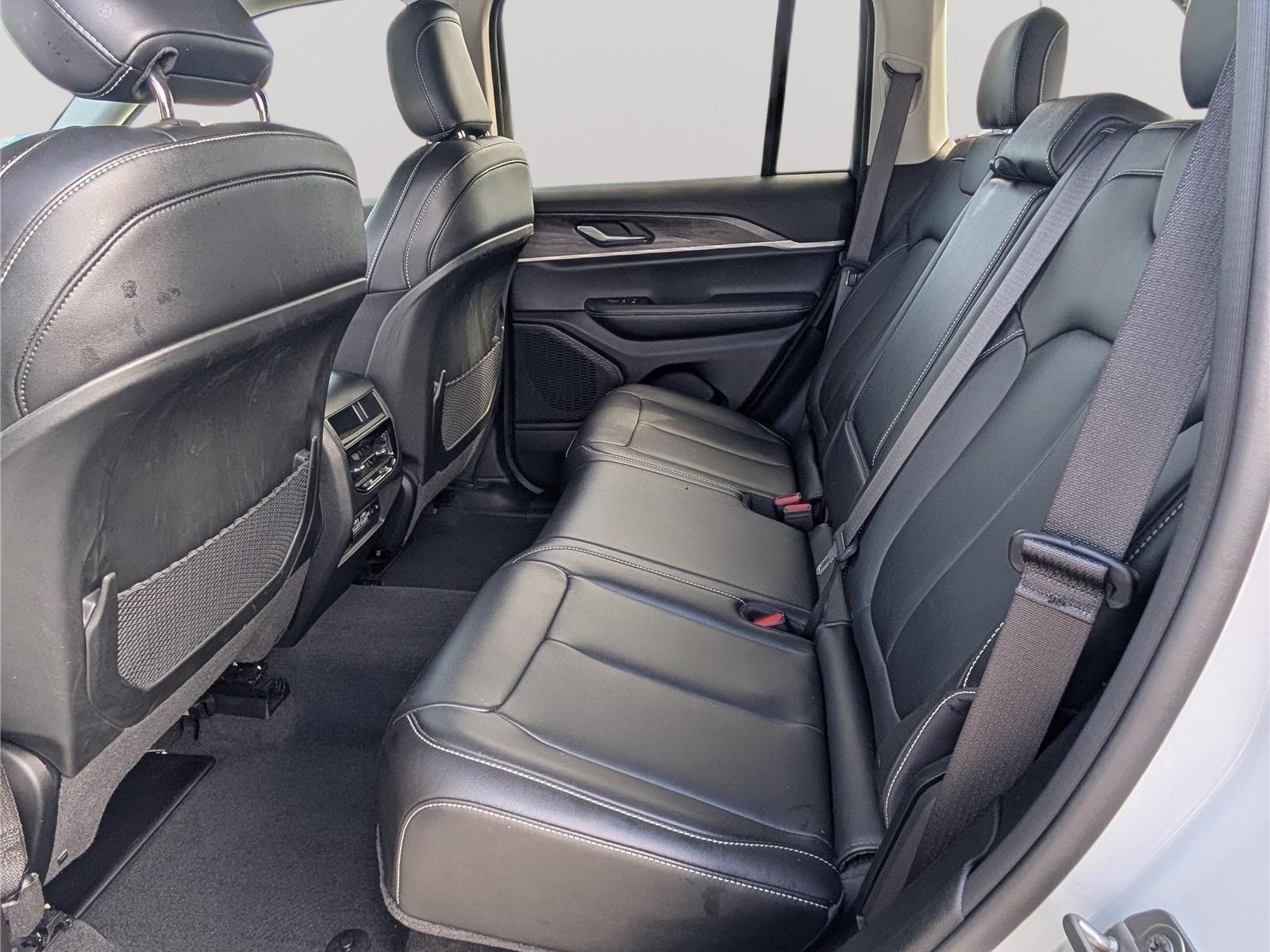 Used 2023 Jeep Grand Cherokee Limited AWD/4WD image 15
