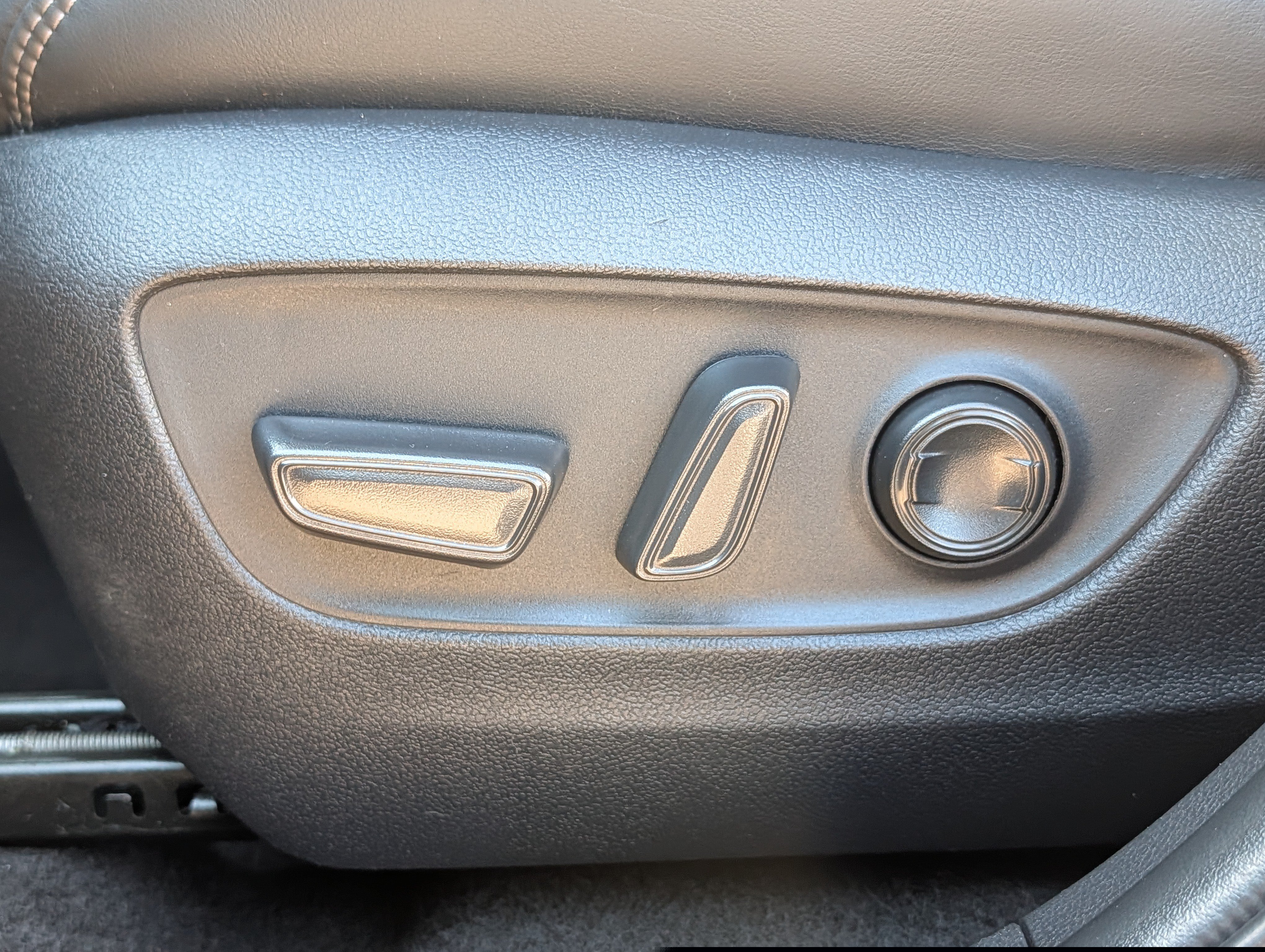 Used 2022 Toyota RAV4 Limited AWD/4WD image 21
