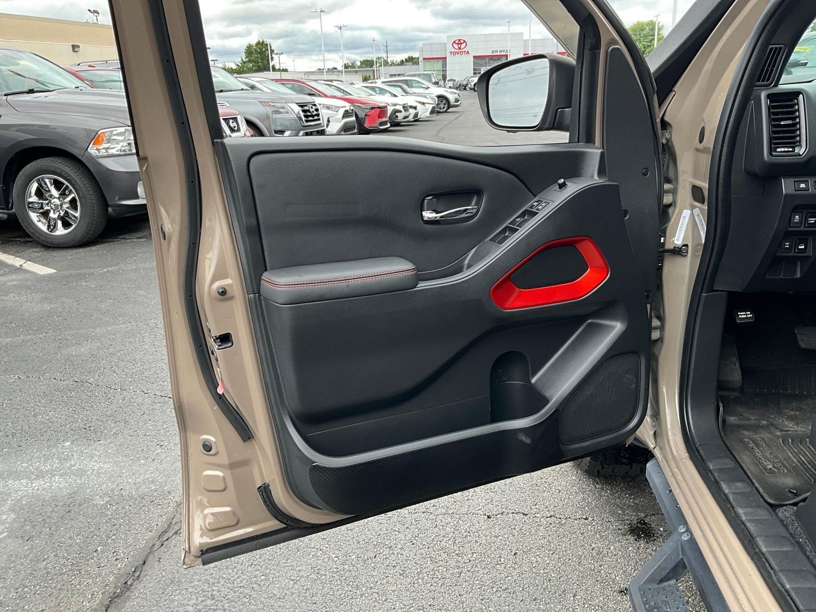 Used 2023 Nissan Frontier PRO-4X w/ Pro Convenience Package AWD/4WD image 18