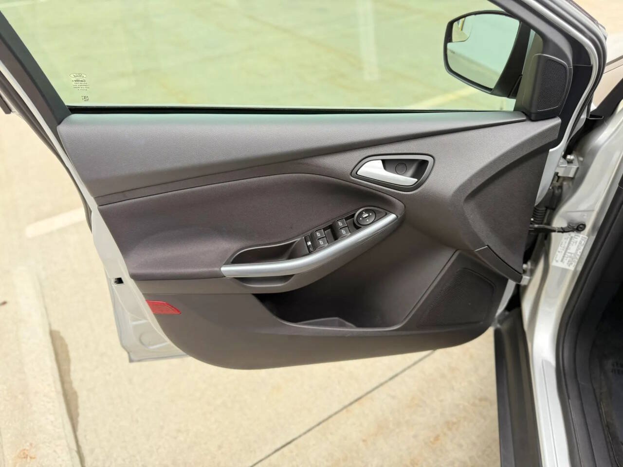 Used 2014 Ford Focus Titanium FWD image 12
