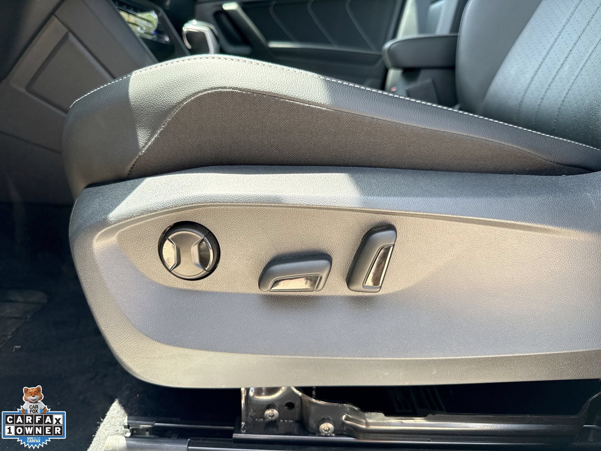 Certified 2024 Volkswagen Tiguan SE R-Line FWD image 15