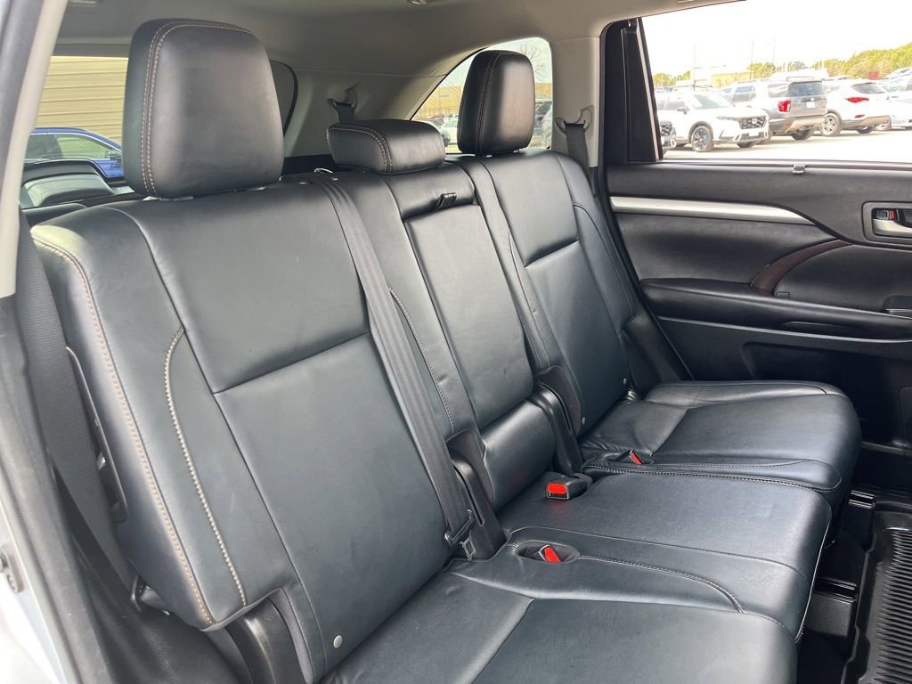 Used 2016 Toyota Highlander XLE image 27