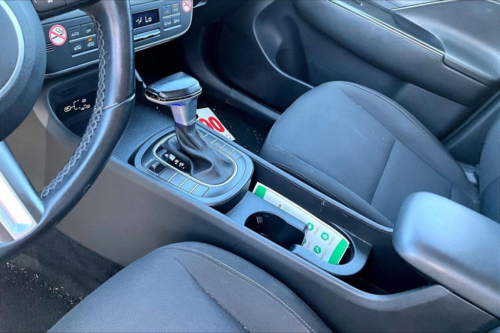 Certified 2025 Hyundai Kona SEL FWD image 11