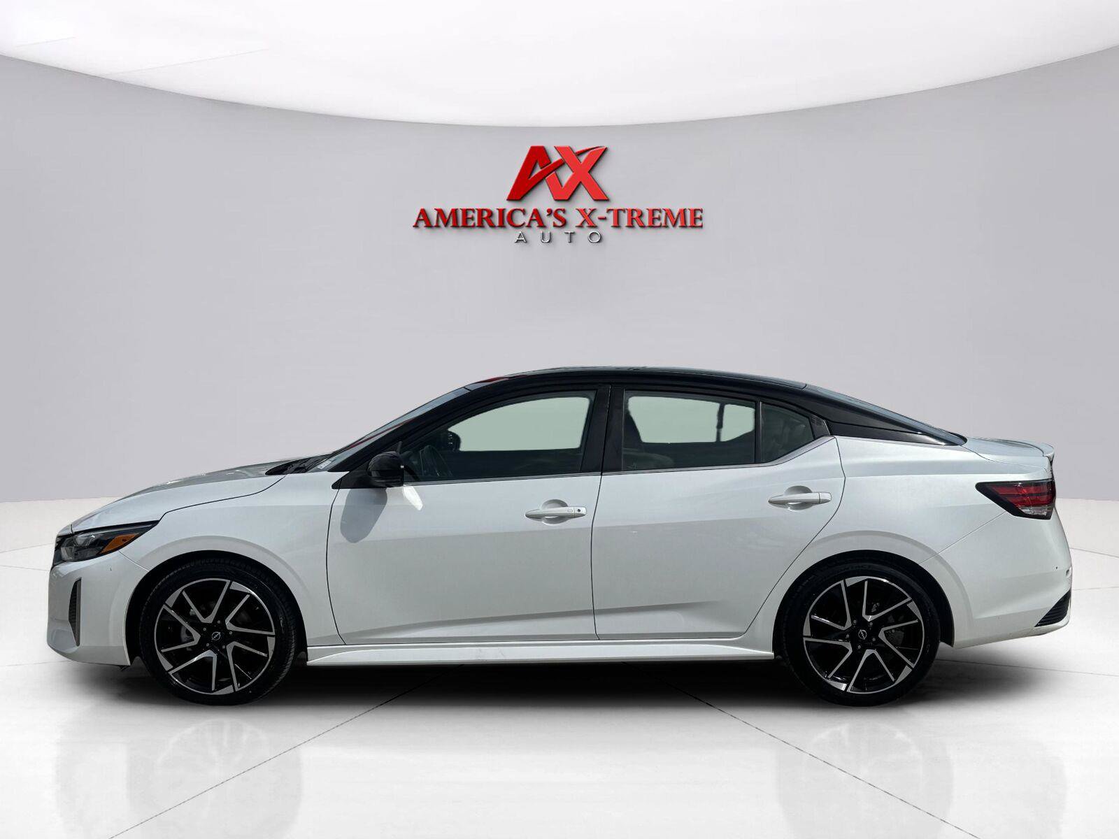 Used 2024 Nissan Sentra SR w/ SR Premium Package FWD image 2
