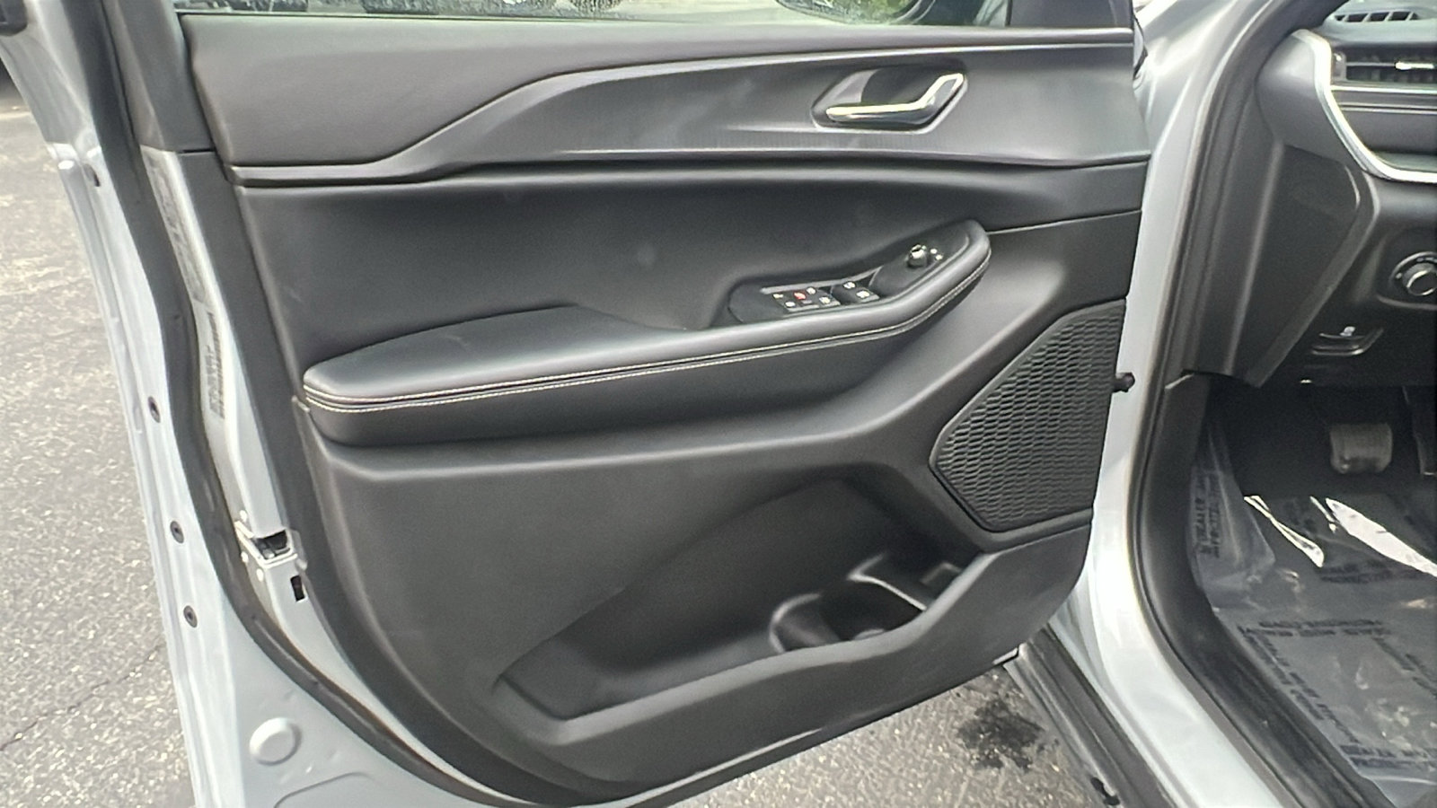 Used 2024 Jeep Grand Cherokee L Laredo image 15