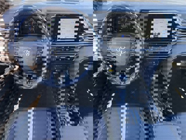 Used 2025 Toyota Camry SE image 12