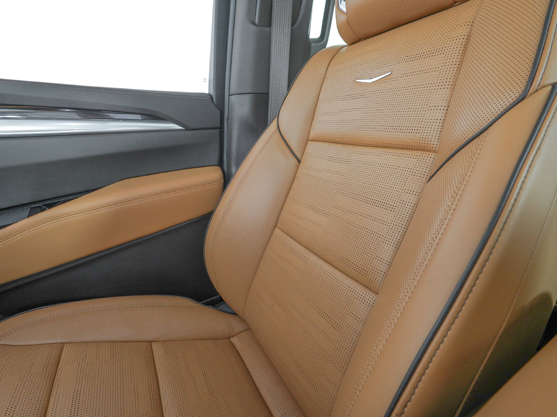 Used 2025 Cadillac Escalade Premium Luxury w/ LPO, Floor Liner Package AWD/4WD image 30