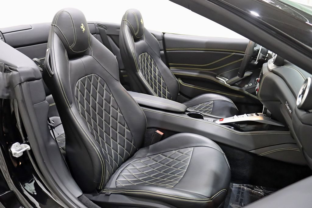 Used 2016 Ferrari California T RWD image 27
