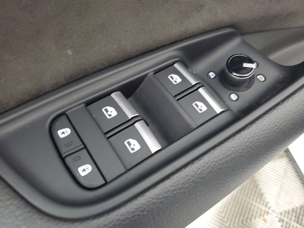 Used 2022 Audi SQ8 Premium Plus w/ Black Optic Package image 19