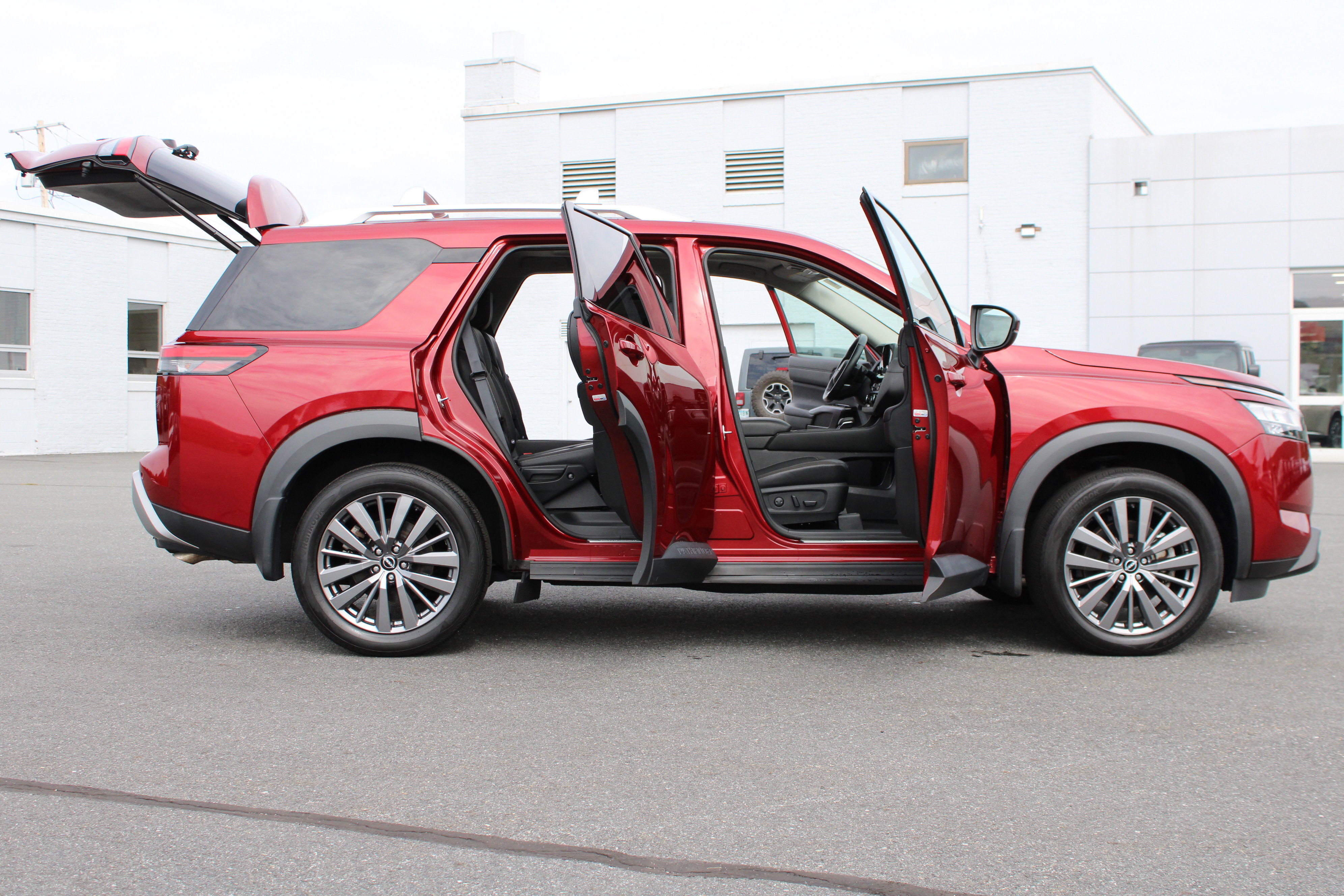 Used 2024 Nissan Pathfinder SL w/ SL Premium Package AWD/4WD image 15