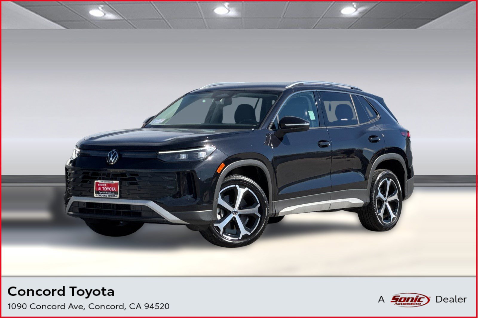Used 2026 Volkswagen Tiguan SE AWD/4WD image 1