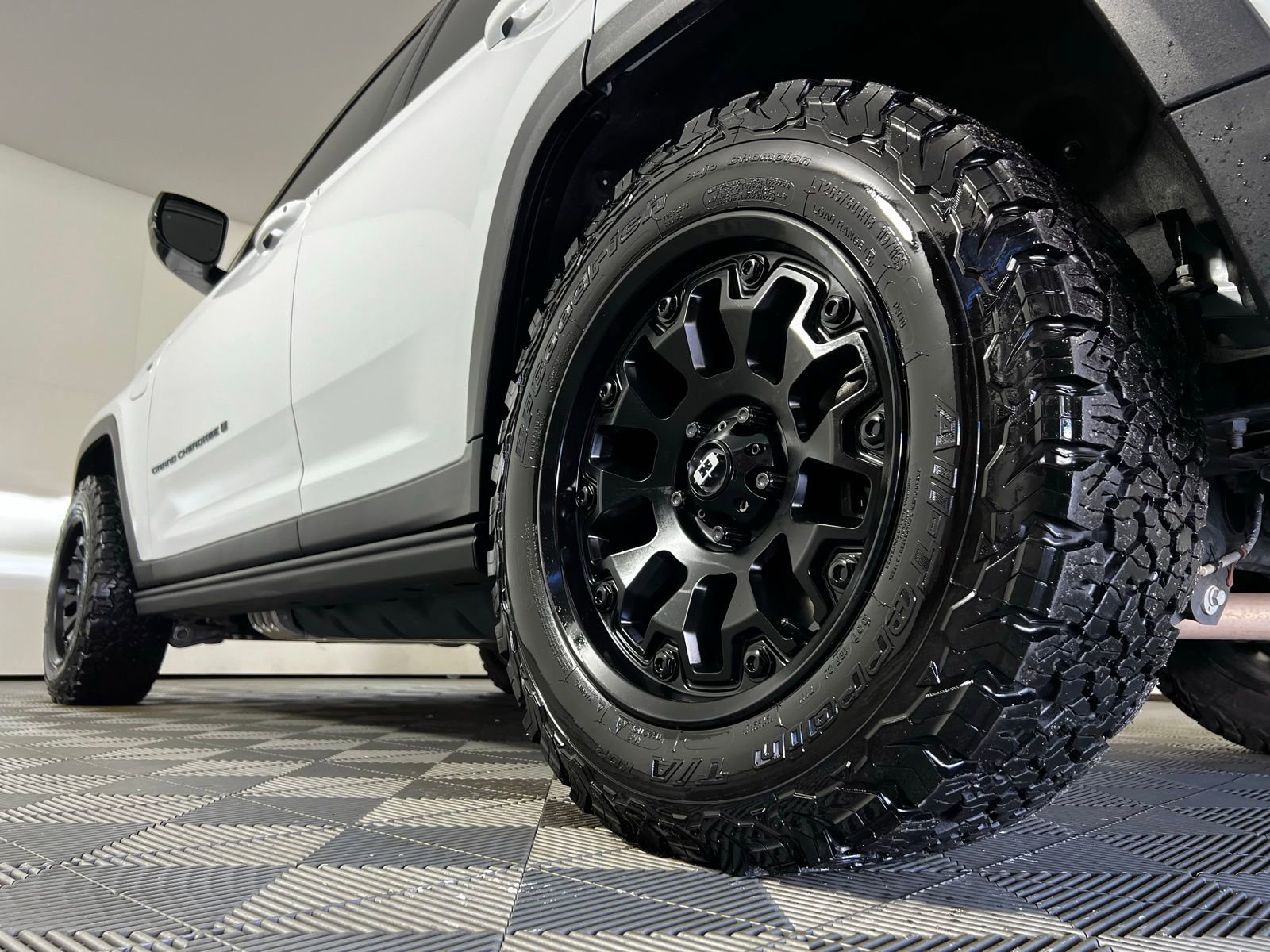 Used 2024 Jeep Grand Cherokee Trailhawk image 31