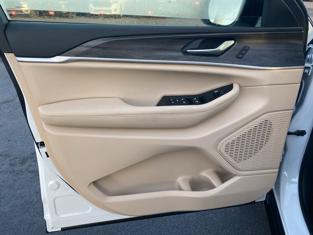 New 2025 Jeep Grand Cherokee Limited image 9