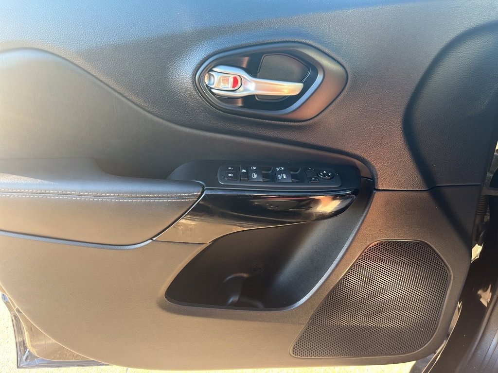 Used 2023 Jeep Cherokee Altitude Lux image 8