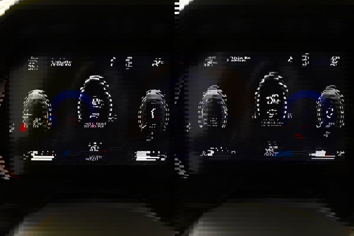 Used 2023 Jeep Grand Cherokee Summit w/ Luxury Tech Group V image 22