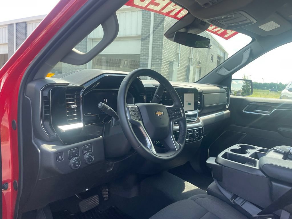 Used 2026 Chevrolet Silverado 1500 LT AWD/4WD image 9
