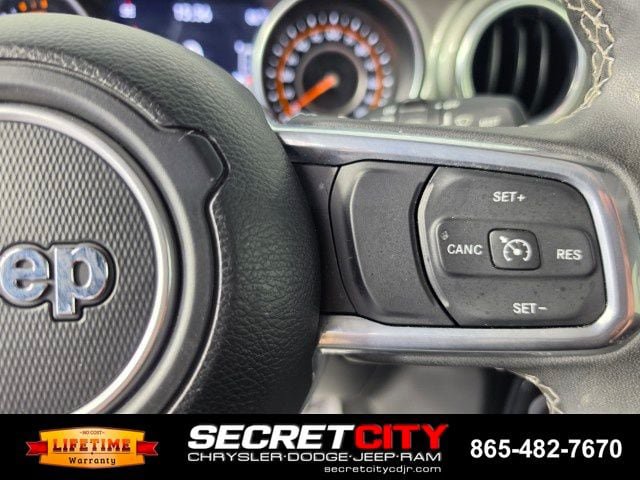 Used 2023 Jeep Wrangler Unlimited Sahara AWD/4WD image 17