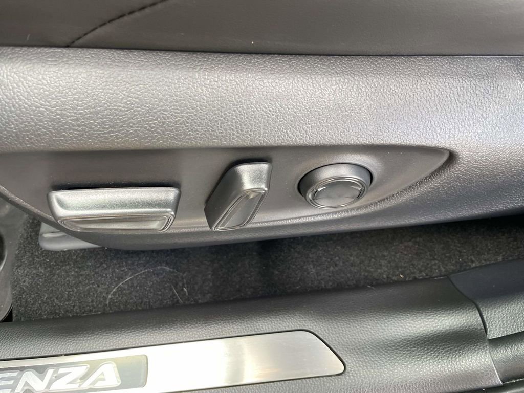 Used 2024 Toyota Venza Nightshade image 14