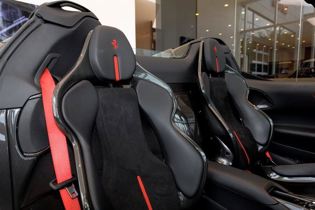 Used 2022 Ferrari SF90 Spider image 30