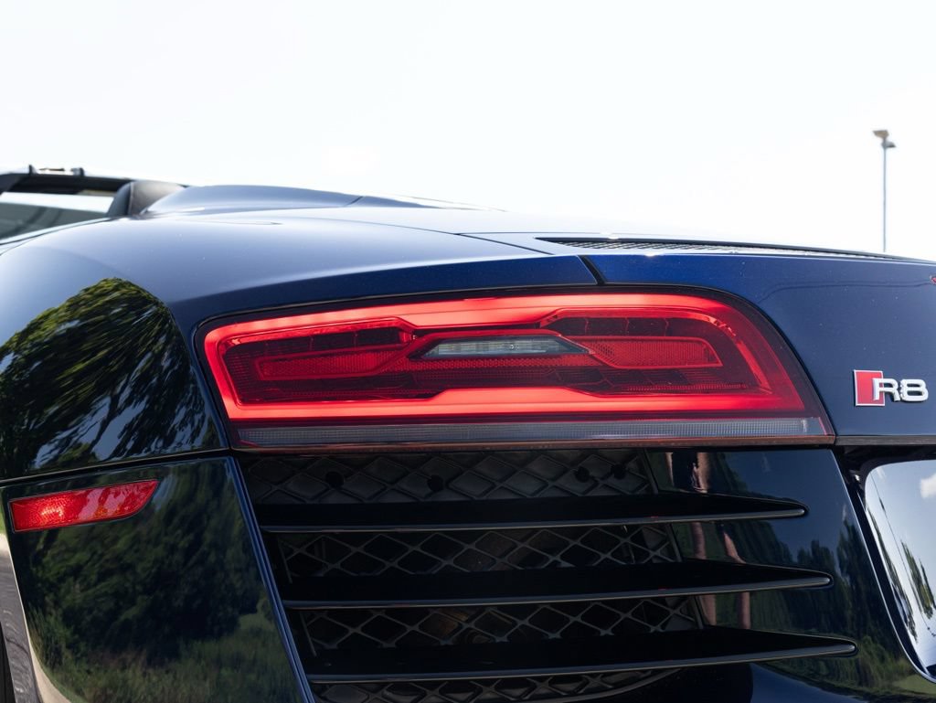 Used 2014 Audi R8 V8 w/ Convenience Package AWD/4WD image 40