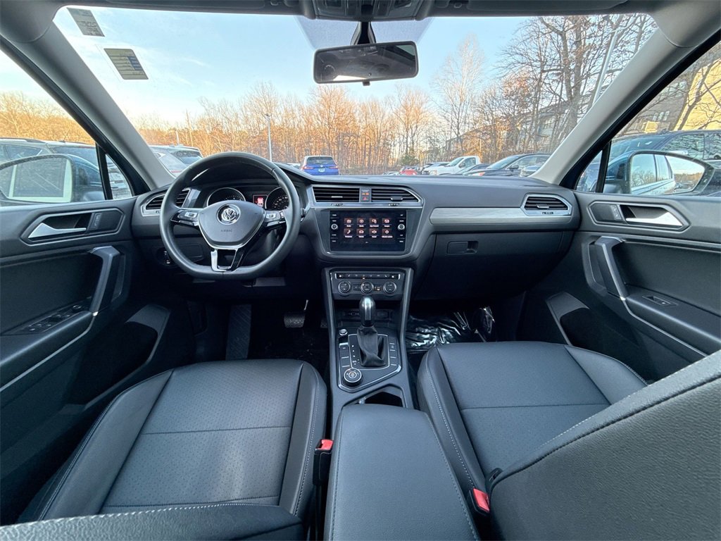 Used 2020 Volkswagen Tiguan SE w/ Panoramic Sunroof Package image 22