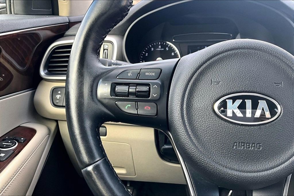 Used 2016 Kia Sorento LX w/ LX Convenience Package image 18