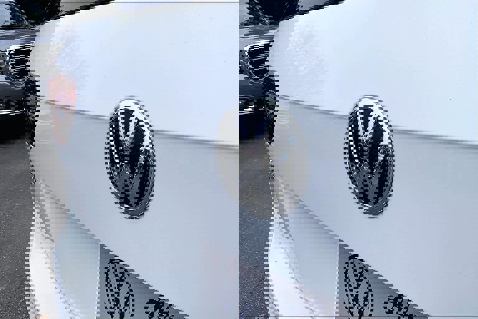 Used 2018 Volkswagen Tiguan SEL Premium image 32