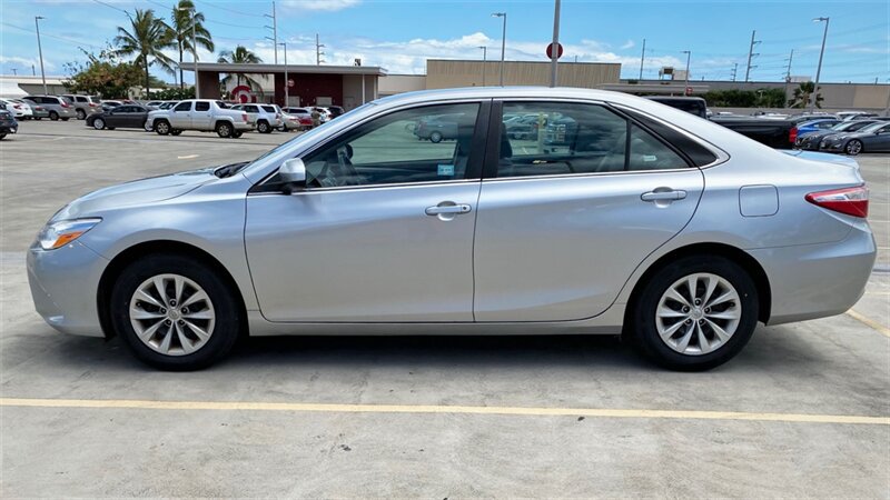 Used 2017 Toyota Camry LE FWD image 3