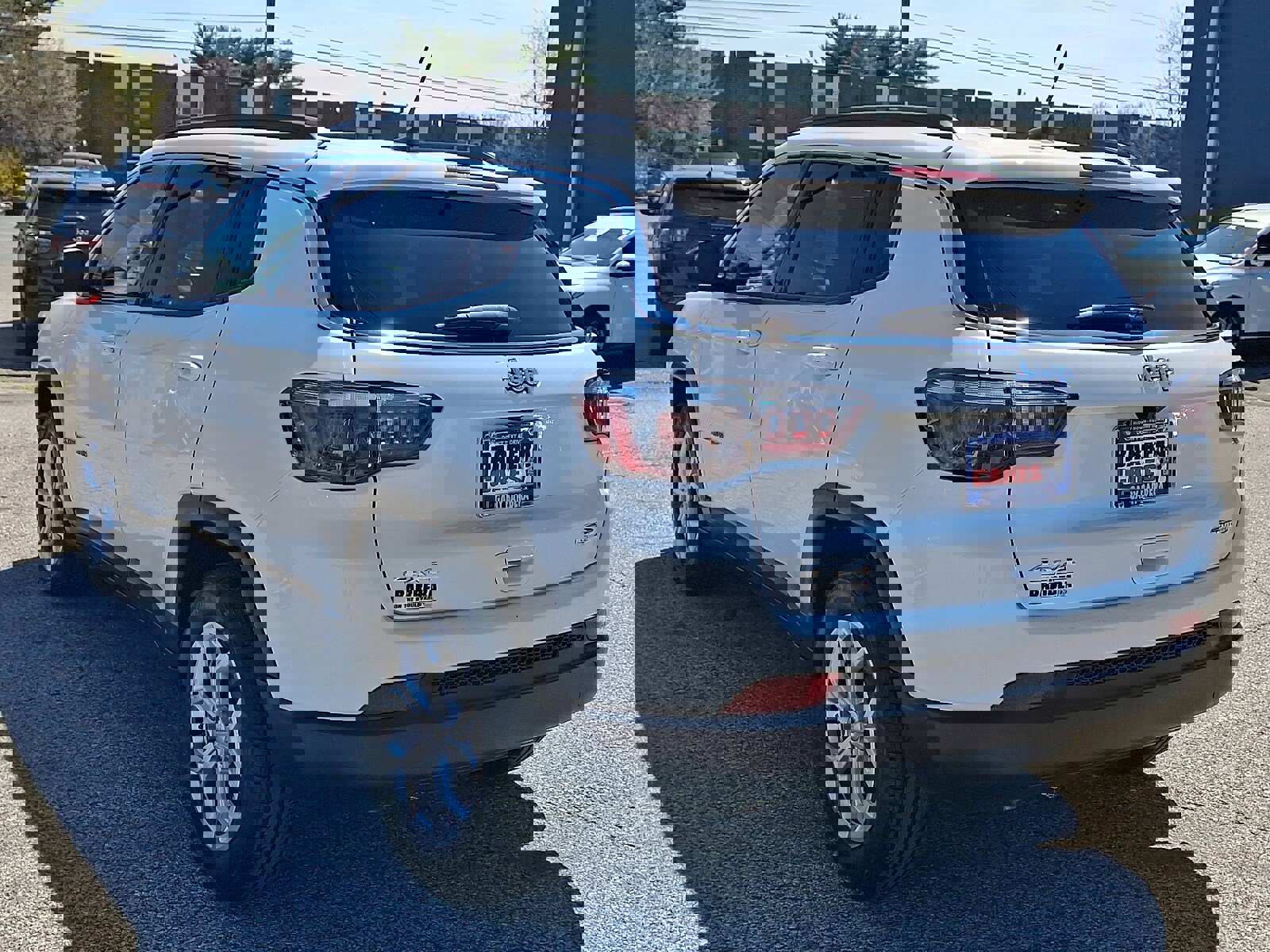 Used 2024 Jeep Compass Latitude image 4