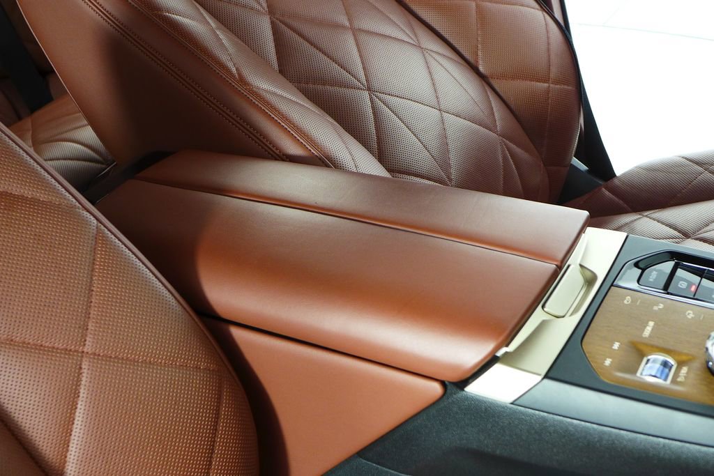 Used 2023 BMW iX xDrive50 w/ Premium Package image 15