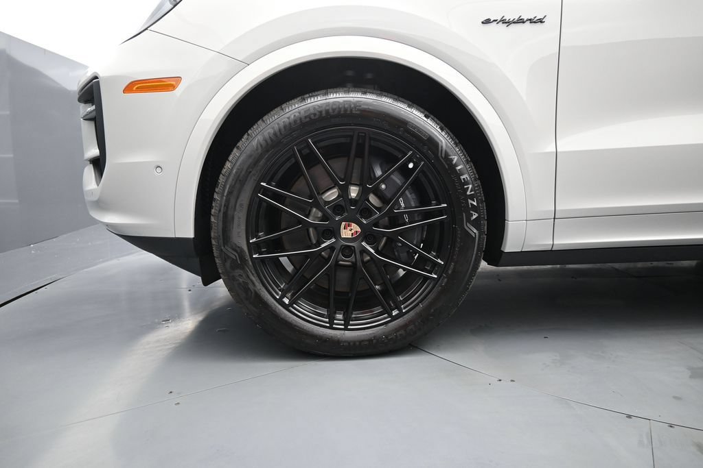 New 2026 Porsche Cayenne E-Hybrid Coupe AWD/4WD image 7