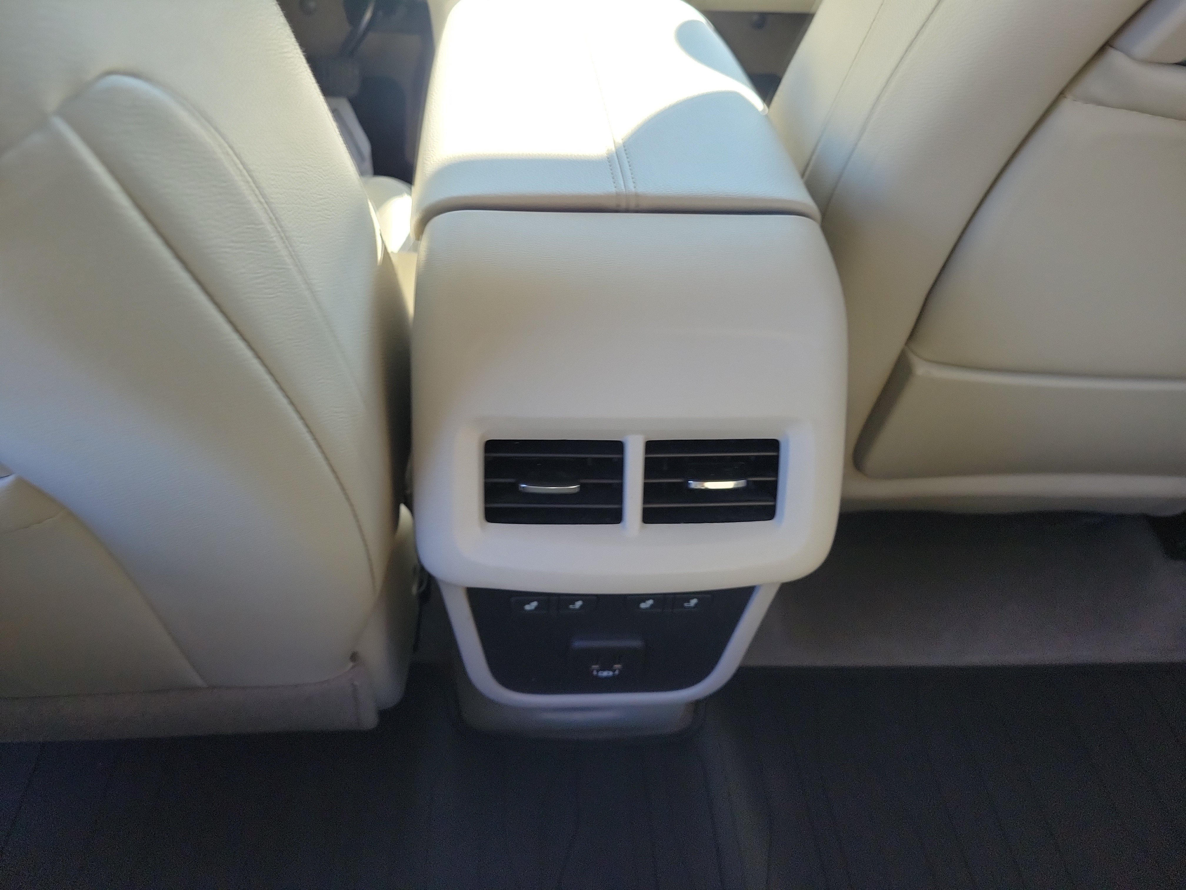 Used 2020 GMC Terrain Denali w/ Denali Premium Package FWD image 11