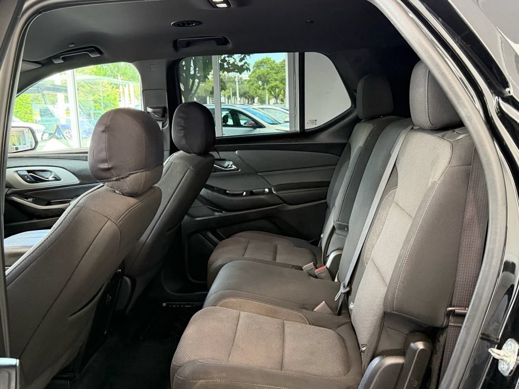 Used 2023 Chevrolet Traverse LT w/ Rear Camera Mirror Package AWD/4WD image 8