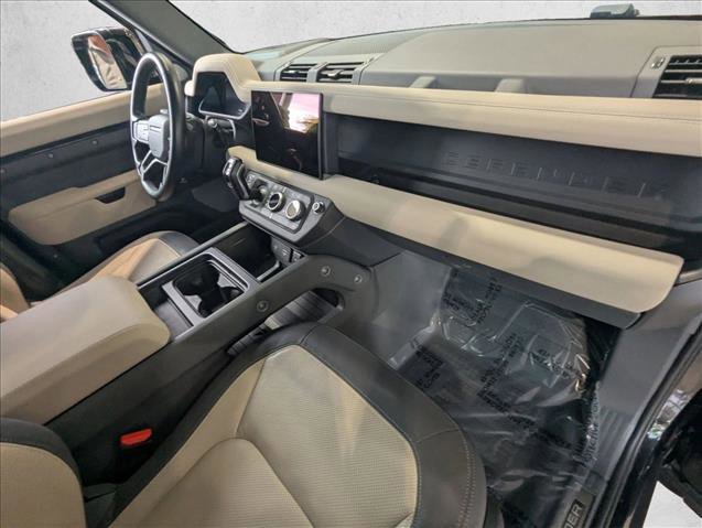 Used 2023 Land Rover Defender 130 X-Dynamic SE image 21