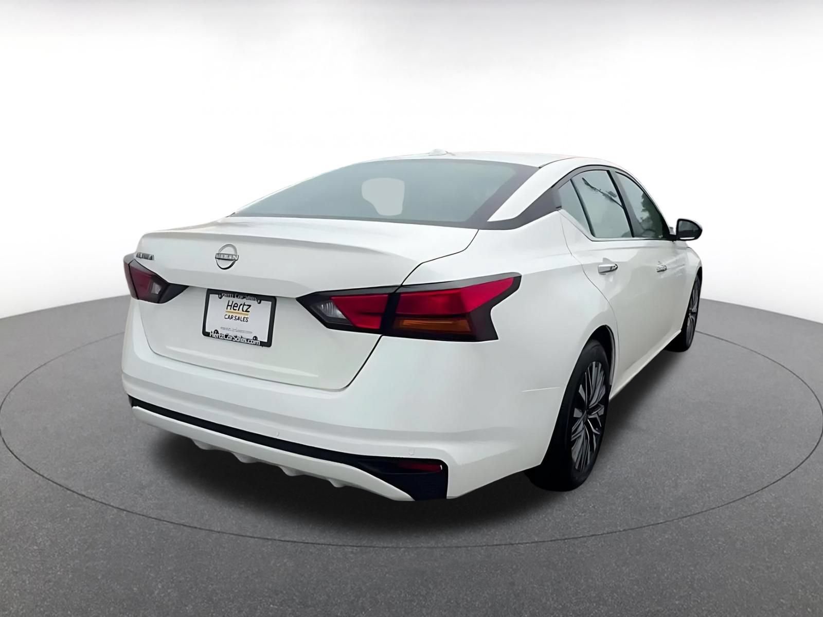 Used 2025 Nissan Altima 2.5 SV FWD image 14
