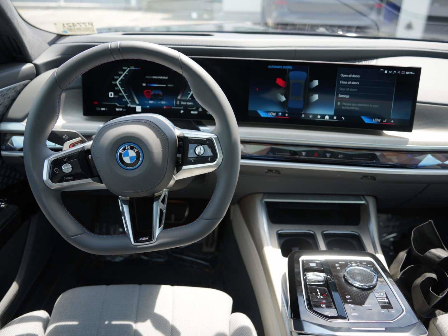 Used 2025 BMW i7 M70 AWD/4WD image 5