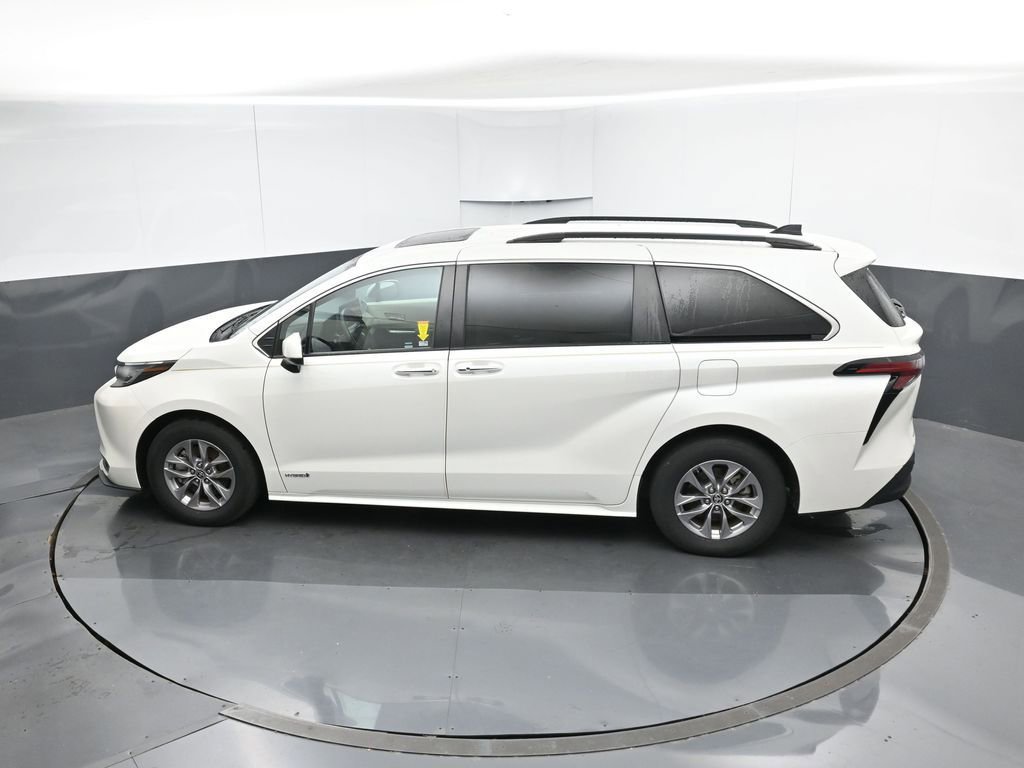 Used 2021 Toyota Sienna XLE image 47